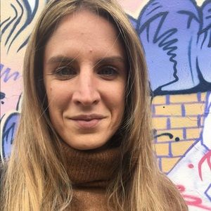 Meet your Posher, Caroline